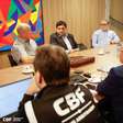 CBF desmente Grêmio sobre suposto afastamento do árbitro Matheus Candançan