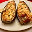 Berinjela recheada sabor pizza na airfryer: gratinada, fácil