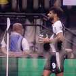 Comemoração de Yuri Alberto em gol deixa Raniele intrigado: 'Engravidou outra?'