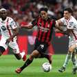 Milan vence em casa, mas termina temporada sob vaias