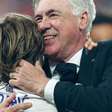 Torcedores do Real Madrid fazem homenagem a Modri e Ancelotti