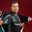 Fluminense renova contrato do goleiro Fábio
