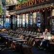 França proíbe fumo em locais ao ar livre acessíveis a crianças, com exceção de famosos cafés na calçada
