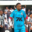 Saiba o que Neymar falou para o árbitro após ser expulso por colocar a mão na bola