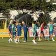 Ancelotti comanda primeiro treino pela Seleção Brasileira; técnico conversa com trio