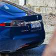 Ele comprou um Tesla Model S, e o antigo dono tornou sua vida um inferno controlando o carro remotamente; a vingança veio em grande estilo