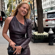 Angélica prova elegância da assimetria em look de couro