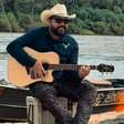 Quem é Léo Oliveira, cantor sertanejo que teve rosto queimado em show