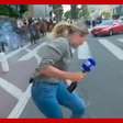 Repórter australiana é atingida por tiro de borracha em protesto contra políticas de imigração de Trump