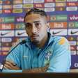 Raphinha, do Barcelona, é sincero ao falar sobre Hugo Souza, do Corinthians