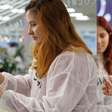 Fiz um condicionador pela 1ª vez na vida e acabei descobrindo 3 ácidos do skincare que NUNCA mais quero deixar de usar no cabelo