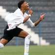 Técnico está "encantado" com atacante do Corinthians