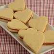 Biscoito amanteigado de coração: prepare a receita com a criançada