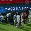 Imagem forte! Jogador do Vitória sofre fratura após entrada violenta