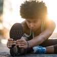 Personal trainer lista 3 exercícios que ajudam a empinar o bumbum e a definir a perna em casa; veja quais