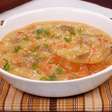 Caldo de mandioca com carne para um friozinho mais gostoso