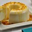 Panna cotta com calda de maracujá: faça a receita leve no fim de semana