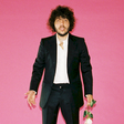 Benny Blanco revela medo e ansiedade ao subir aos palcos