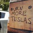 A Tesla caiu em desgraça, então milhares de franceses estão exigindo o dinheiro de Elon Musk de volta