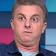'Em uma carroça de madeira': quase ninguém lembra, mas Luciano Huck, hoje bilionário, já revelou perseguição e dificuldades financeiras da família