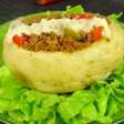 Batata recheada com carne moída: inove o cardápio com a receita simples