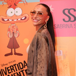 Sabrina Sato prova elegância de tons terrosos em look fashion