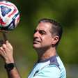 Paiva pode fazer alteração no sistema ofensivo do Botafogo contra o PSG