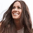 Alanis relembra presente de Madonna em início de carreira