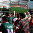 Torcedores acompanham estreia do Fluminense no Mundial na Casa Laranjeiras
