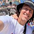 Cássio, do Cruzeiro, curte férias com a família na Disneyland, em Paris