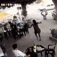 Homem é preso após agredir cliente de bar com barra de ferro; veja