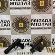 Dois Pit Bulls são mortos na rua e homens são flagrados com armas e drogas na Região Metropolitana de Porto Alegre