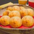 Pão de queijo com banana na Airfryer: só 3 ingredientes