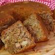 Bolo de maçã sem farinha e zero lactose para você comer sem culpa no café da manhã