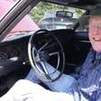 Ele guardou seu Dodge Charger em uma garagem há 30 anos porque sua esposa disse que era muito barulhento; agora, aos 96 anos, ele o restaurou para poder apreciá-lo novamente