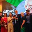 Jarbas Vasconcelos é homenageado pela governadora Raquel Lyra durante lançamento da Fenearte