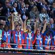 John Textor se aproxima de acordo para venda de ações do Crystal Palace por valor bilionário
