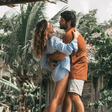 Apaixonados! Dudu Azevedo e Marcela Witt compartilham cliques românticos