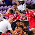 Bruno Lage, ex-Botafogo, discute com jogador do Benfica
