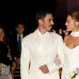 Fotos do casamento de Giovanna Lancellotti e Gabriel David: vestido de noiva, beijo e emoção do casal em +15 imagens