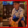 Filho de Marília Mendonça emociona tocando música da mãe