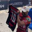 'Eu campeão aqui e eles lá', brinca Ítalo Ferreira após ganhar a '10 do Flamengo' de presente