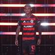 Vídeo: desarme absurdo de Wesley, do Flamengo, viraliza nas redes sociais