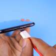 Acabou a energia elétrica? 4 maneiras de carregar o celular mesmo quando a luz caiu