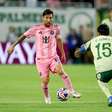Troca de camisas, cartão amarelo e maestro: veja como foi o jogo de Messi contra o Palmeiras