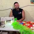 Ex-quadrilheiro se torna costureiro e dá vida aos trajes das quadrilhas juninas em Campina Grande