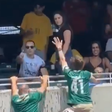 Torcida do Palmeiras hostiliza corintiano em jogo do Mundial