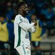 Athletico encaminha com atacante e zagueiro colombianos e faz proposta por argentino