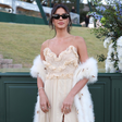 Sem buquê: Marquezine usa look romântico em casamento de Lancellotti