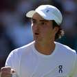 João Fonseca se 'desculpa' após derrotar inglês em 1ª vitória em Wimbledon